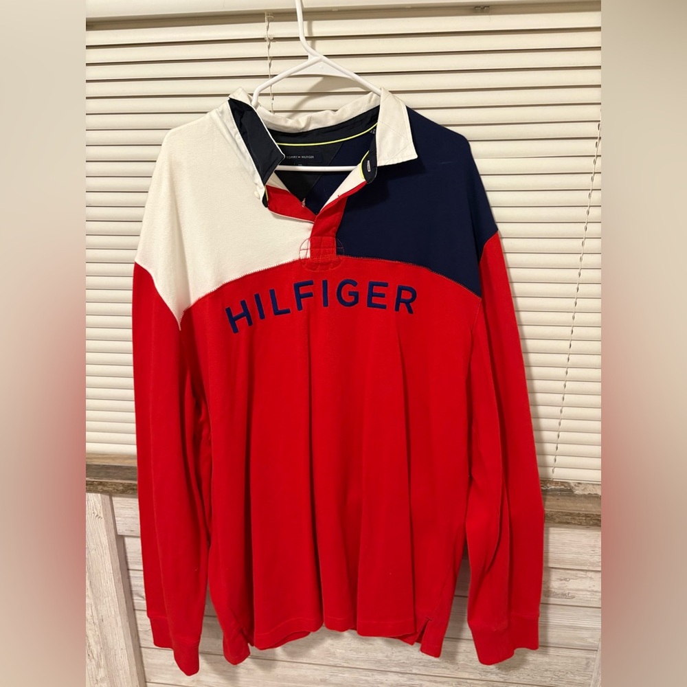 Tommy Hilfiger Men's Red and Navy Crewneck Sweater